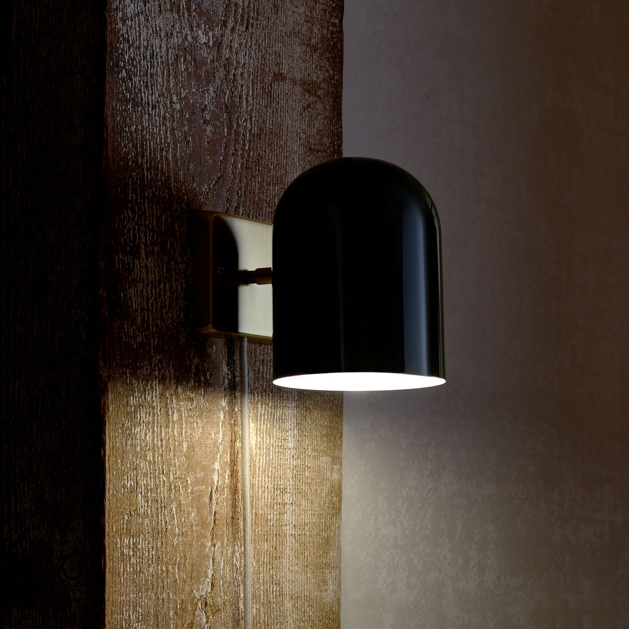 benchmade_allegheny-plug-in-sconce-6-nb-on_alder-gloss_silo-_1x1_gb-1.jpg