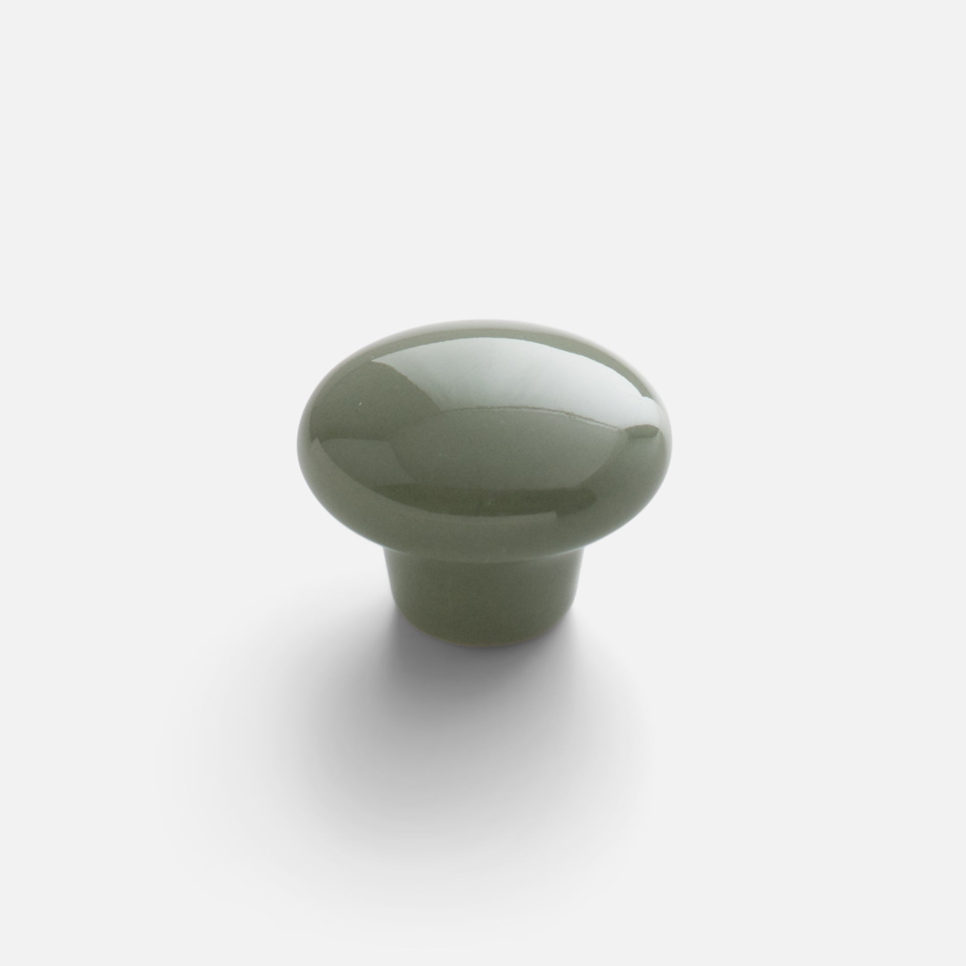fall24_142509_ceramic-dish-knob-large-lr_silo-_1x1_jw-1.jpg