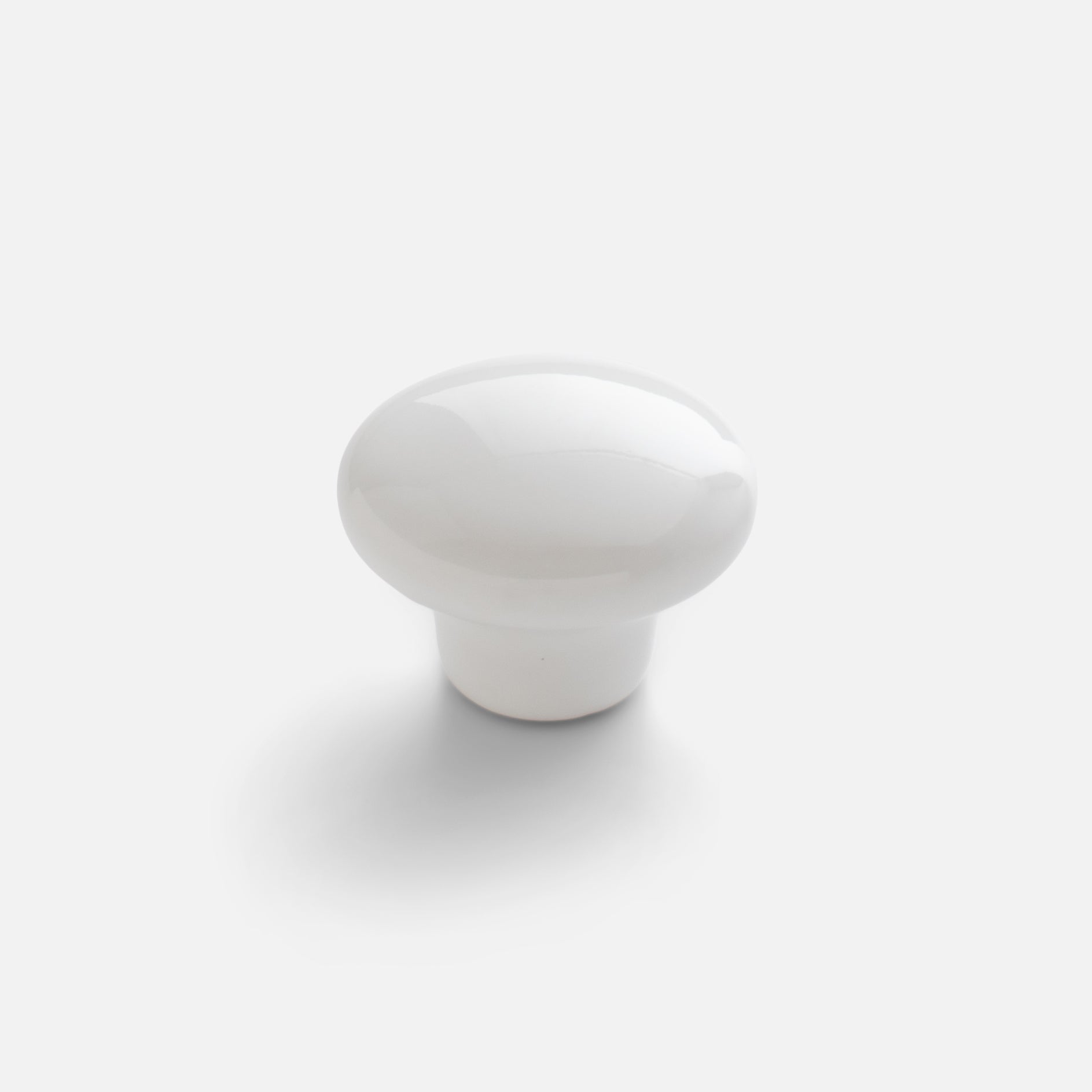 fall24_142510_ceramic-dish-knob-large-wt_silo-_1x1_jw-1.jpg
