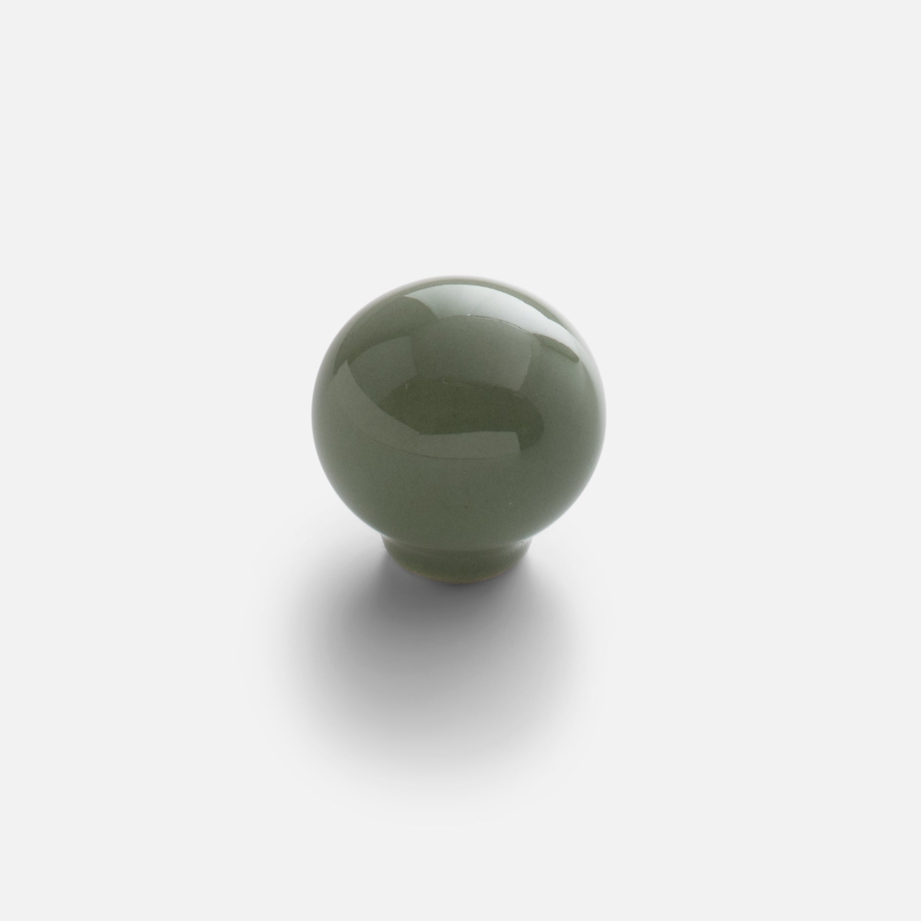 fall24_142738_ceramic-ball-knob-small-lr_silo-_1x1_jw-1.jpg