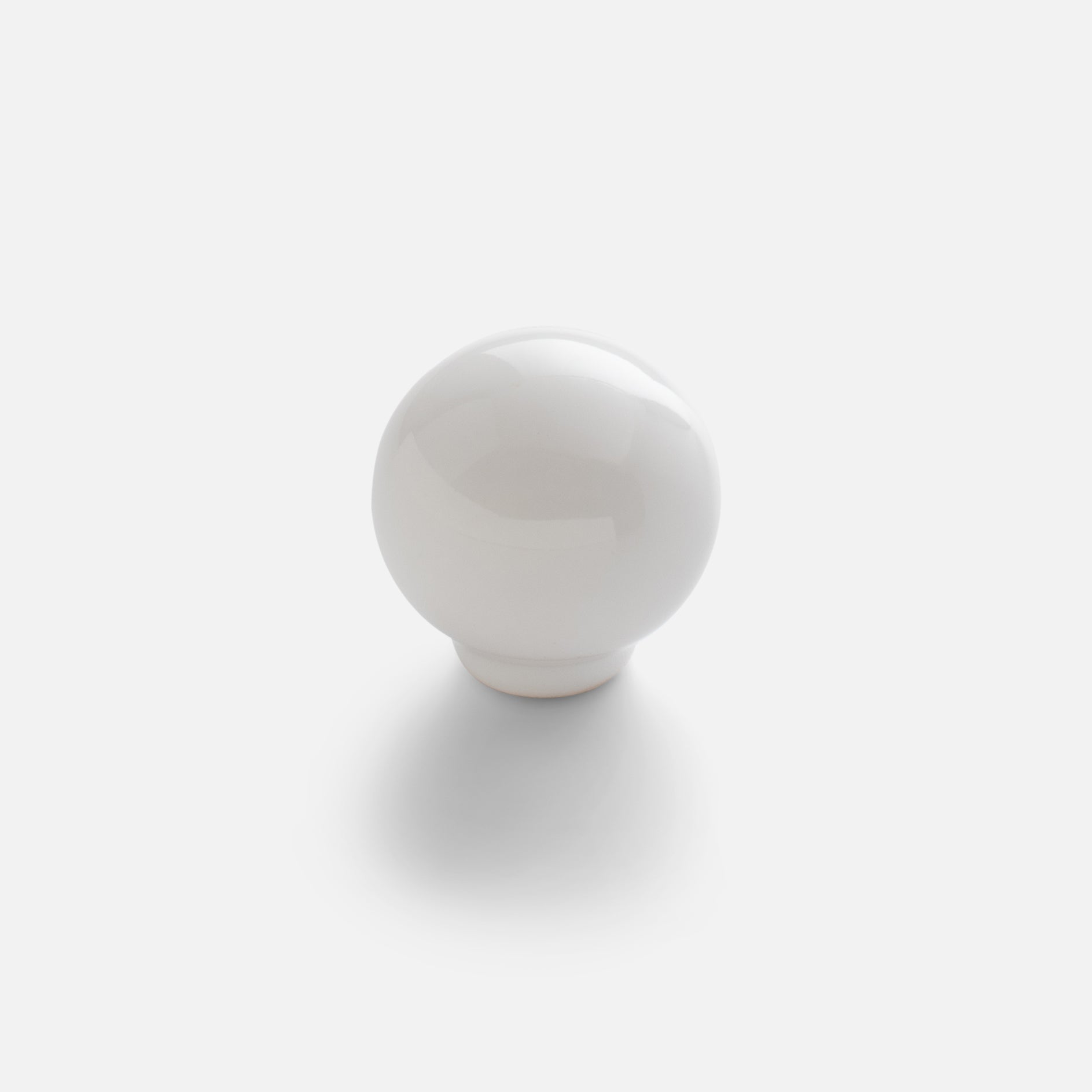 fall24_142739_ceramic-ball-knob-small-wt_silo-_1x1_jw-1.jpg