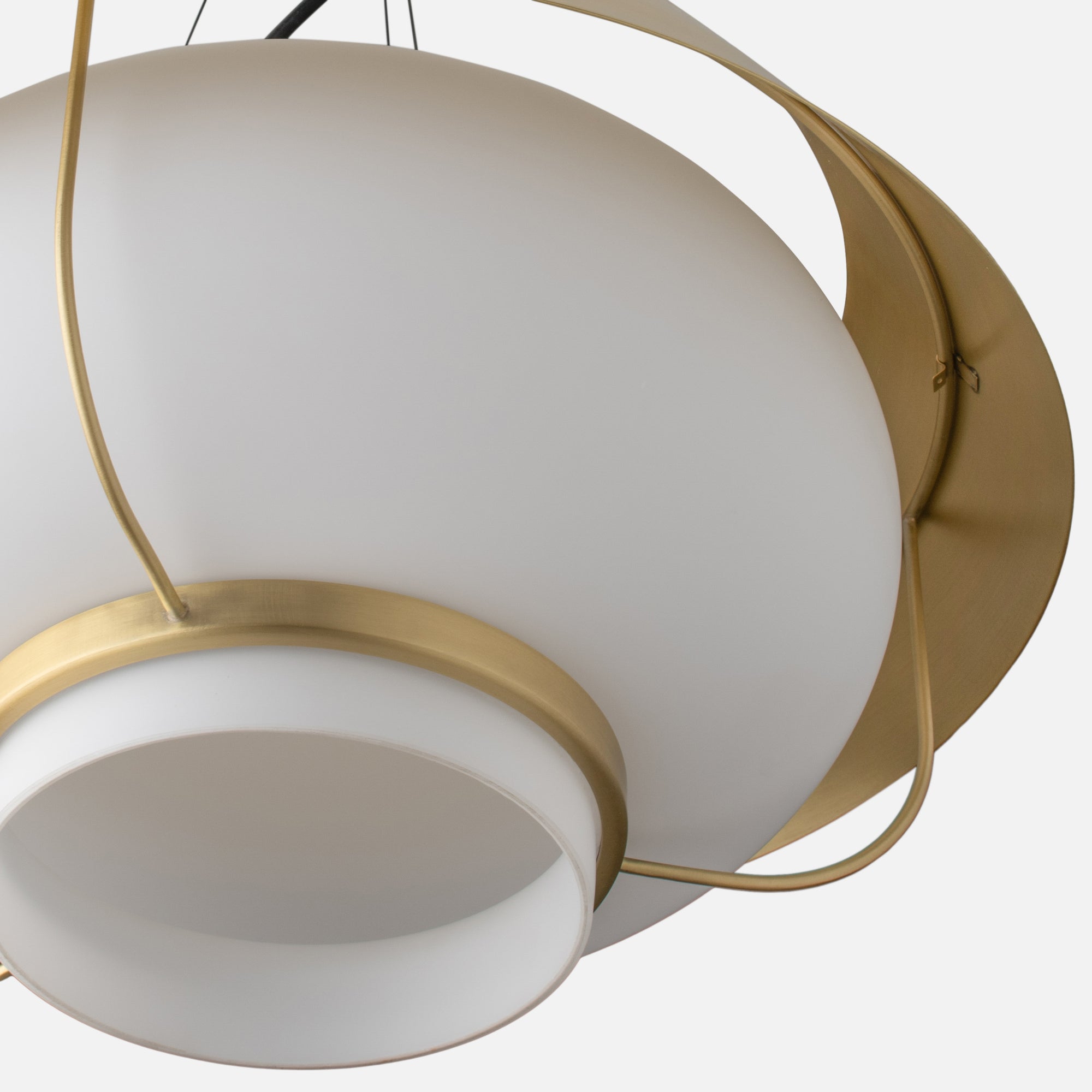 fall25_148277_alfred-20_-pendant-nb-under-detail_silo_1x1_jw-1.jpg