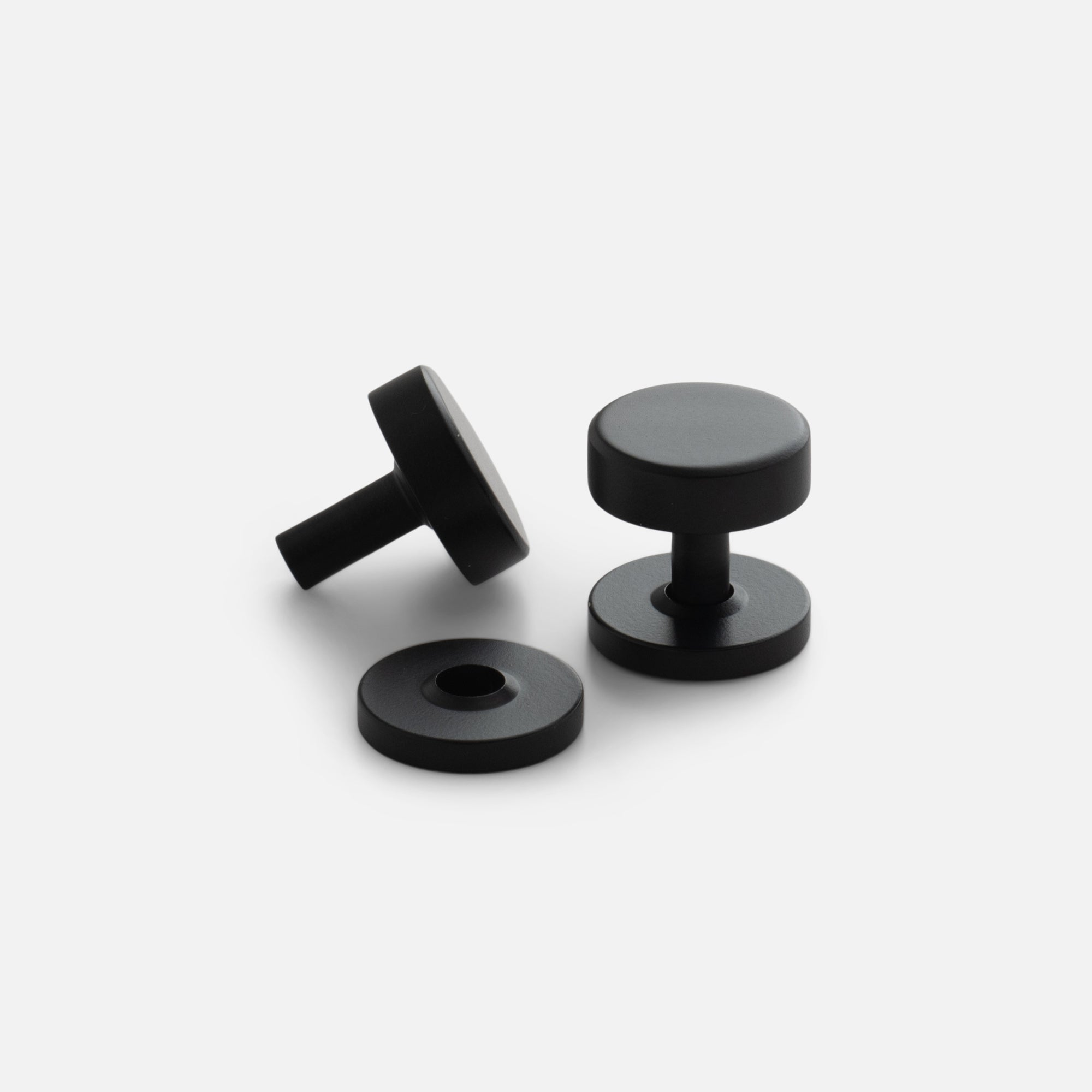 spring24_136764_parker-knob-tb_tb-true-black_pair_silo_1x1_jw_61a372fd-fa66-47d3-afaf-855fa8af3c7f-1.jpg